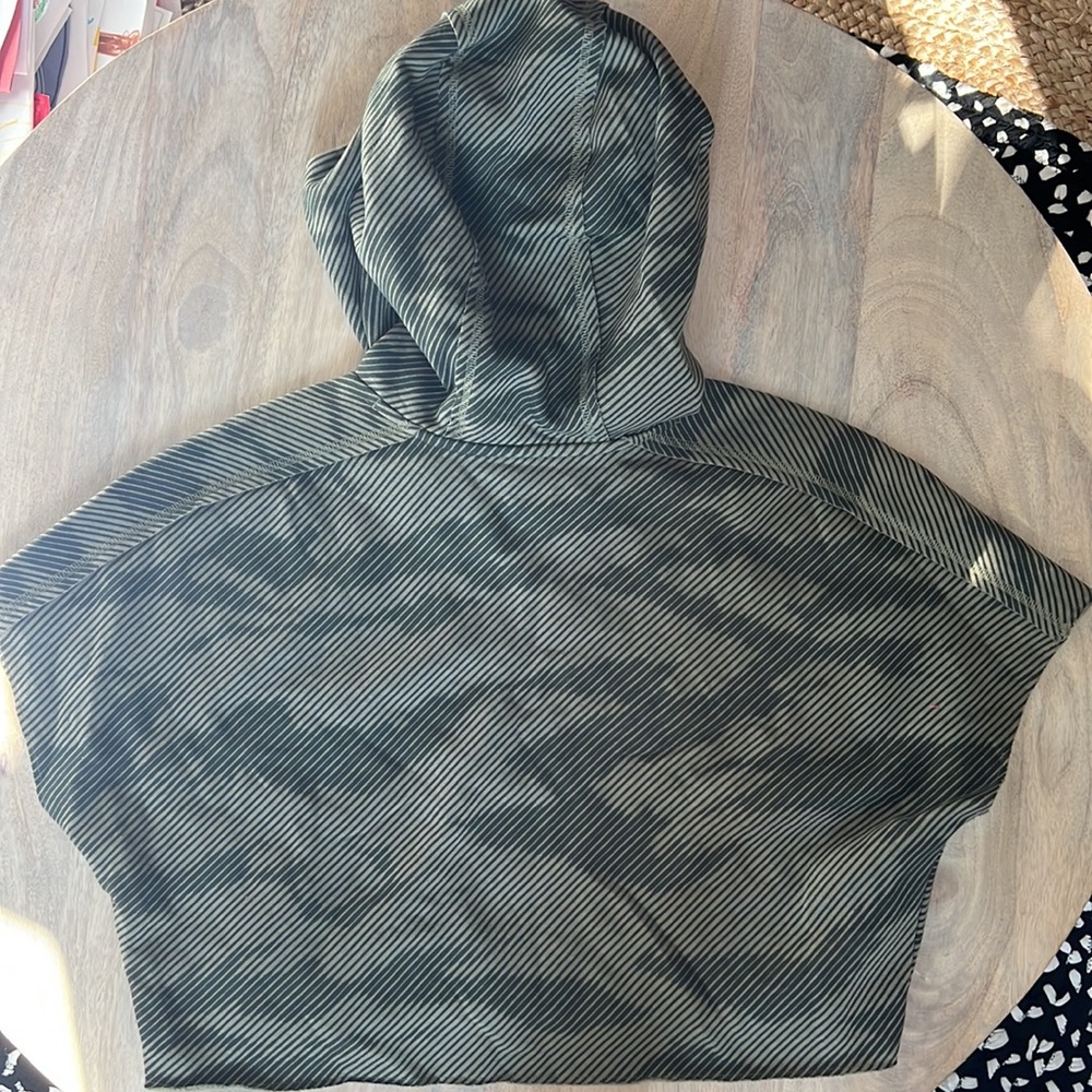 PROJECT ROCK Cropped Hoodie - Picture 6 of 7